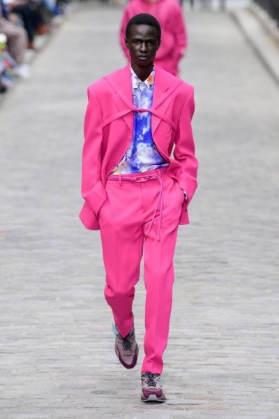 Самый модный футболист планеты Эктор Бельерин на мужском показе Louis Vuitton (четвертом для Верджила Абло)!
