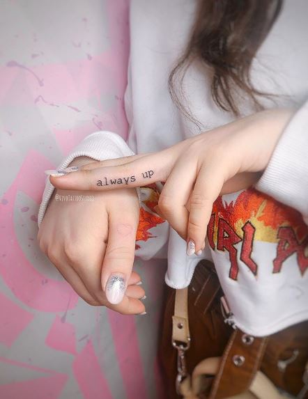 Кто хочет, но не решается: самые крутые татуировки на пальцах
