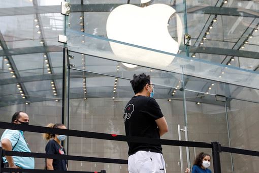 <br />
Вирус не дремлет: Apple пришлось вновь закрыть магазины<br />
