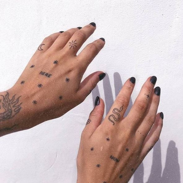 Кто хочет, но не решается: самые крутые татуировки на пальцах